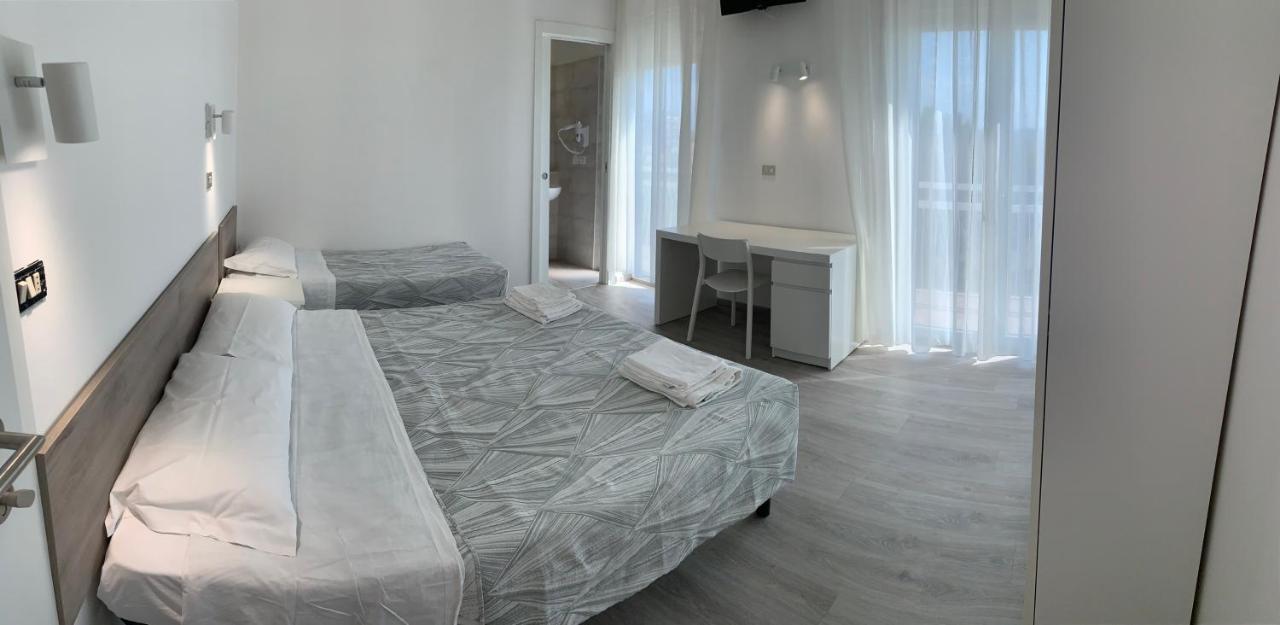 Hotel Laika Римини Экстерьер фото